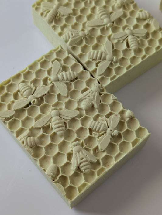 **Honeybee blossoms - Eglantine scented**