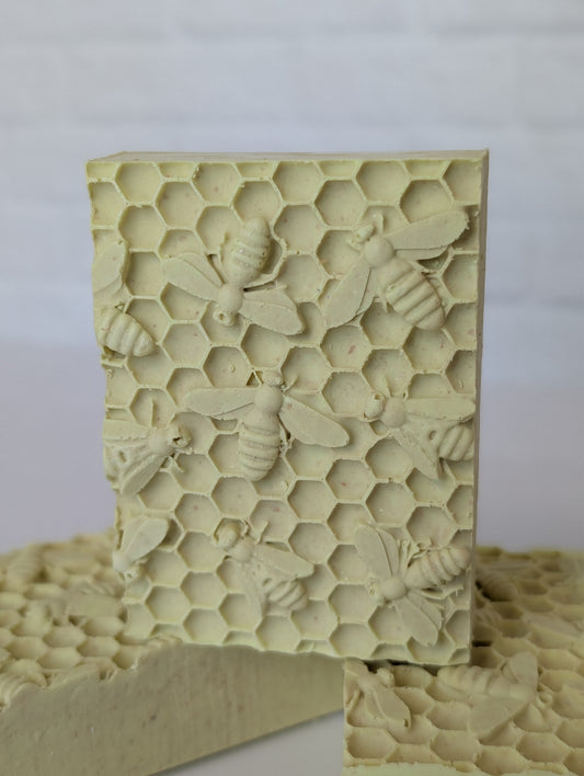 **Honeybee blossoms - Eglantine scented**