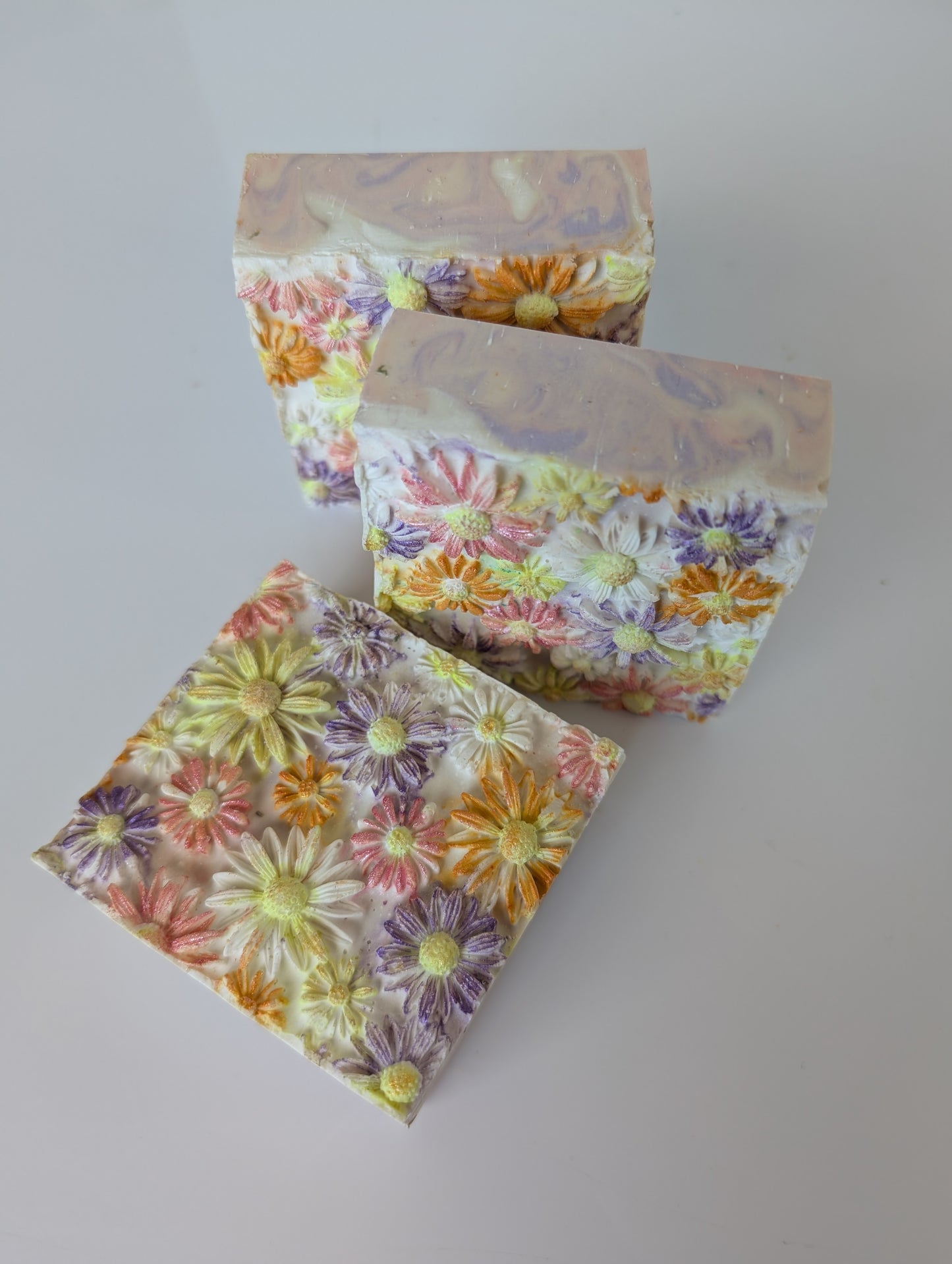 **Spring Daisies - Honeysuckle scented**